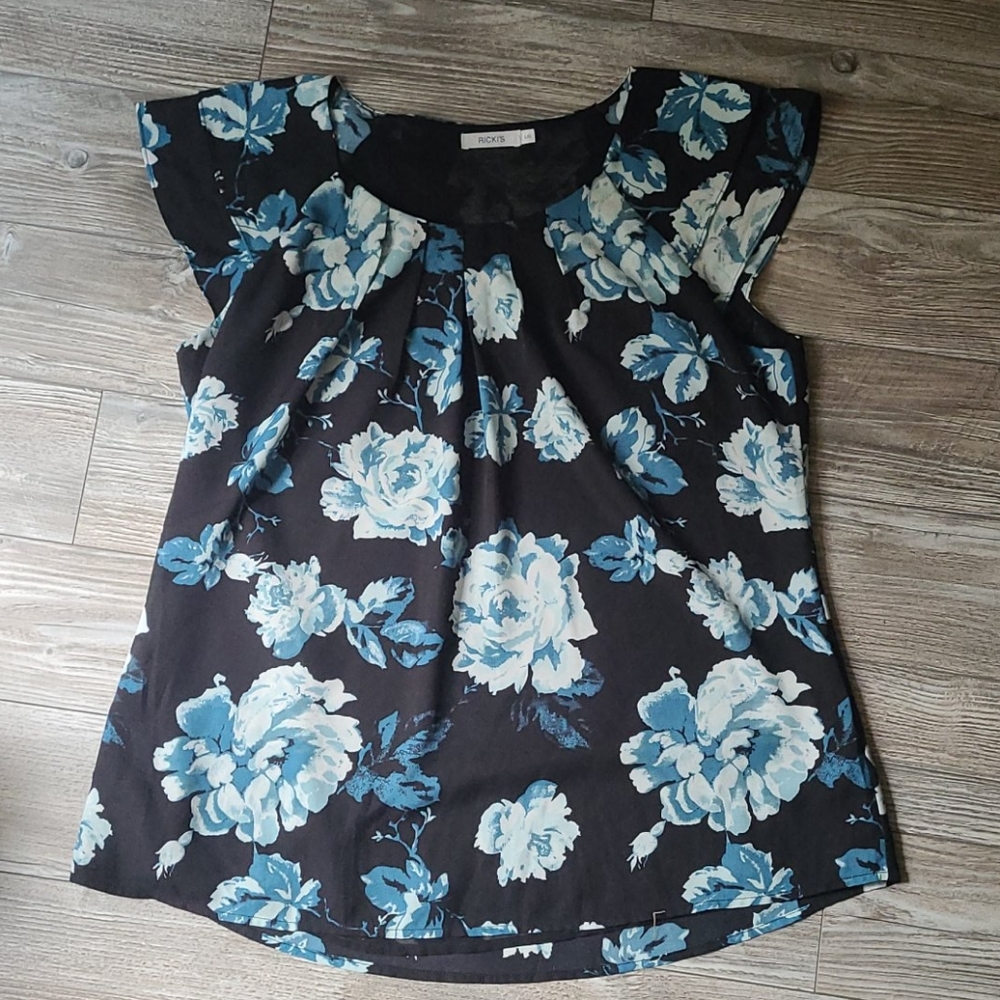 Blue floral top